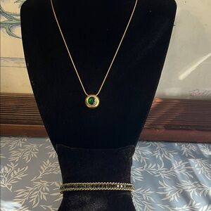 Green and gold necklace and bracelet set
